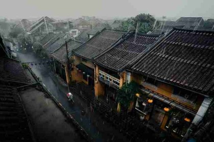 黑料网曝出歌手主持双栖卷入巨额合约纠纷，粉丝大战持续发酵