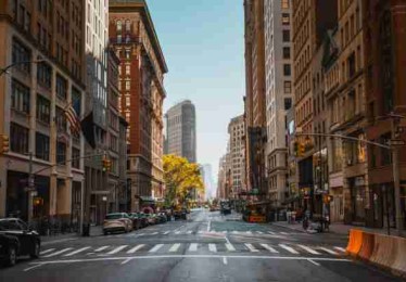 黑料网曝出模特艺人直播时突发意外引热议，人设崩塌持续发酵