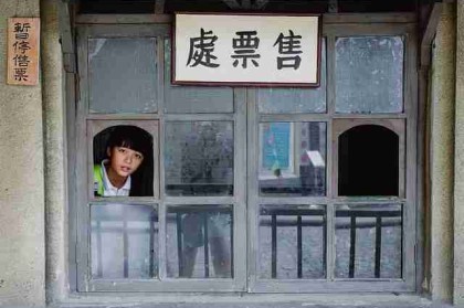 黑料网曝出当红男星深夜道歉网友不买账，社死瞬间持续发酵