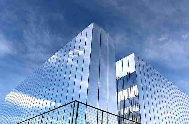 黑料网曝出直播平台艺人被扒整容史令人咋舌,合约纠纷持续发酵